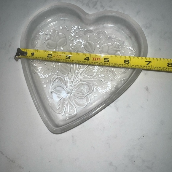 Heart-Shaped Plate with Floral Design - Picture 11 of 11